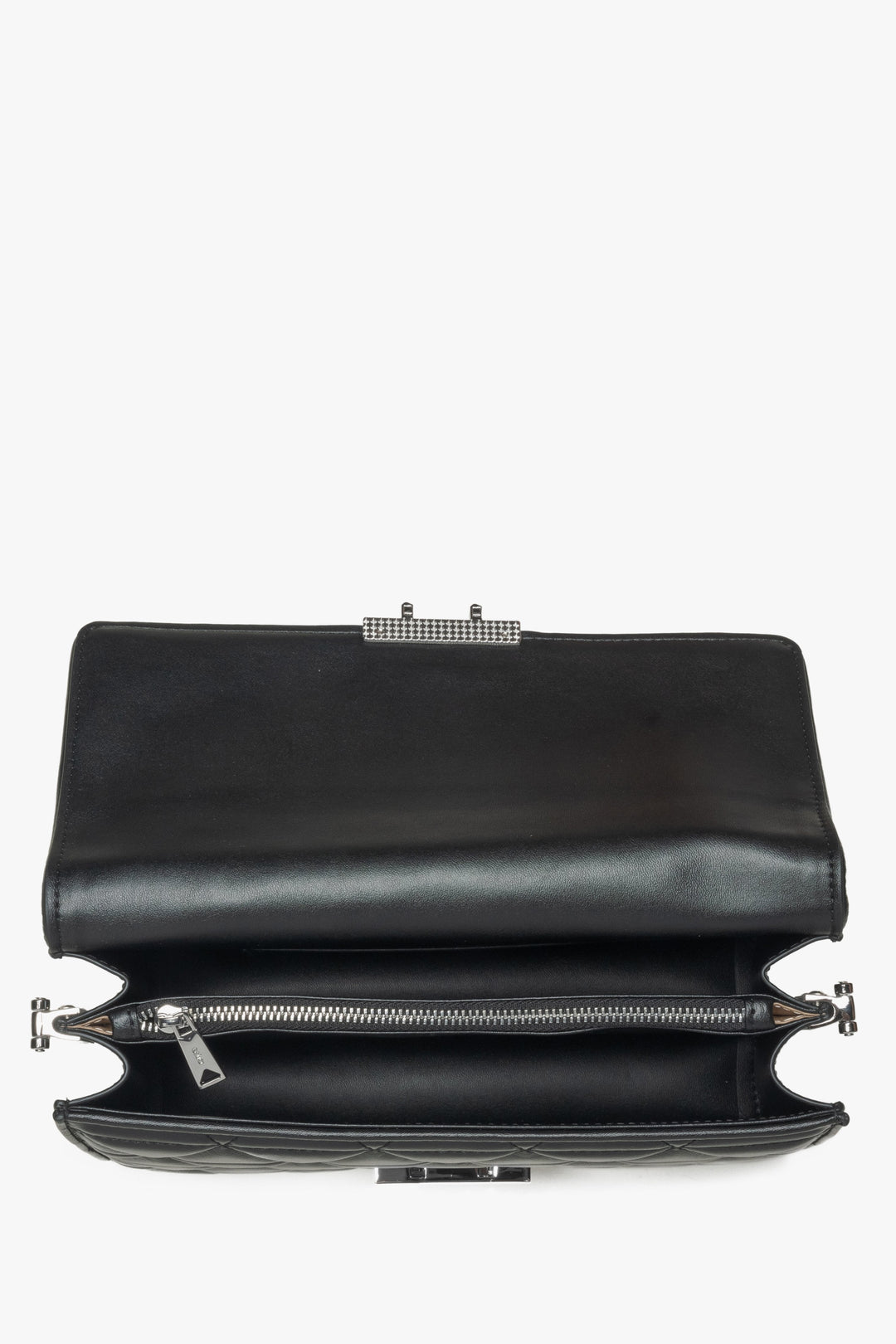 Schwarze Damen-Leder-Umhängetasche von Estro – Nahaufnahme des Innenraums des Modells.