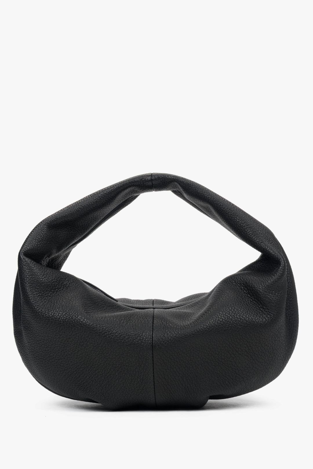 Frontansicht der schwarzen Halbmond-Tasche aus weichem, flexiblem Leder