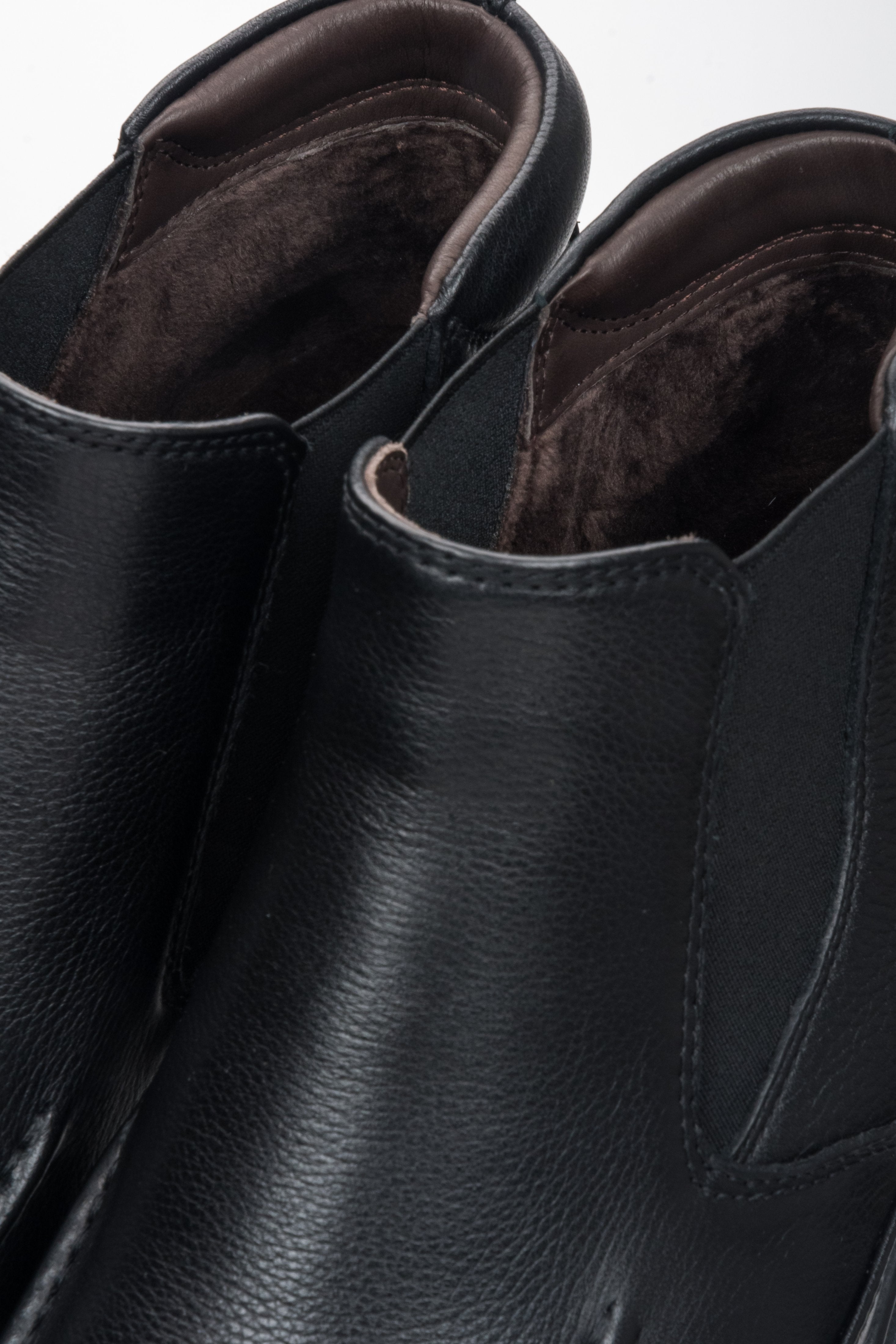 Schwarze Herren-Slip-On-Chelsea-Boots aus Leder von Estro – Details.
