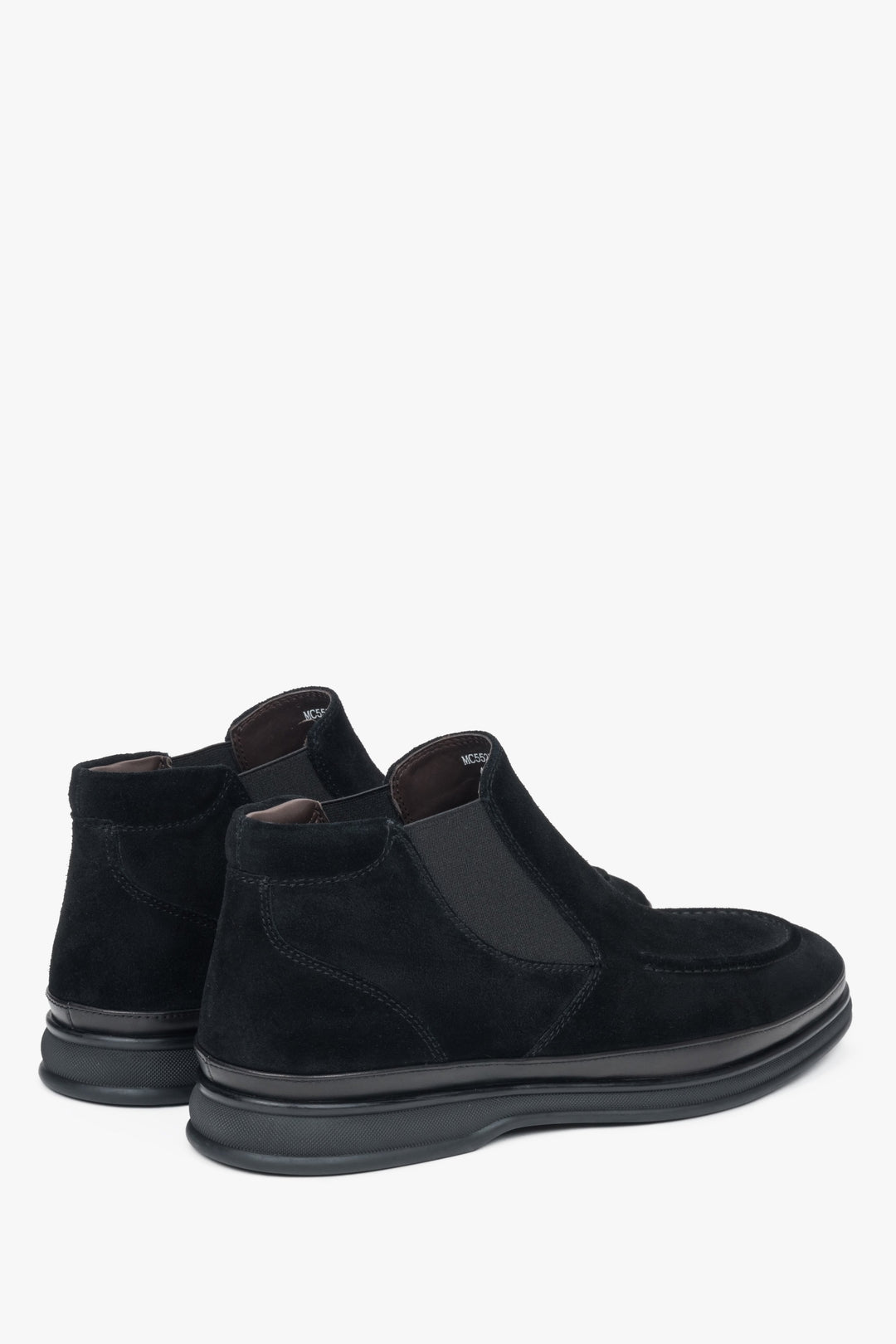 Estro schwarze Herren-Chelsea-Stiefeletten aus echtem Velours – Nahaufnahme von Ferse und Seitenlinie.