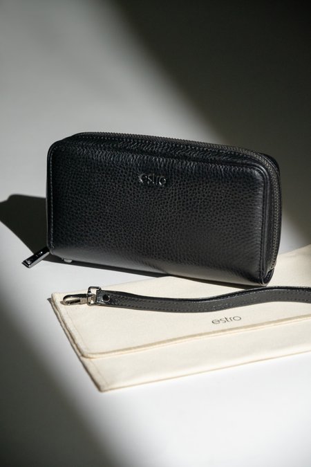 Elegante schwarze Herren-Clutch aus feingearbeitetem Naturleder. 