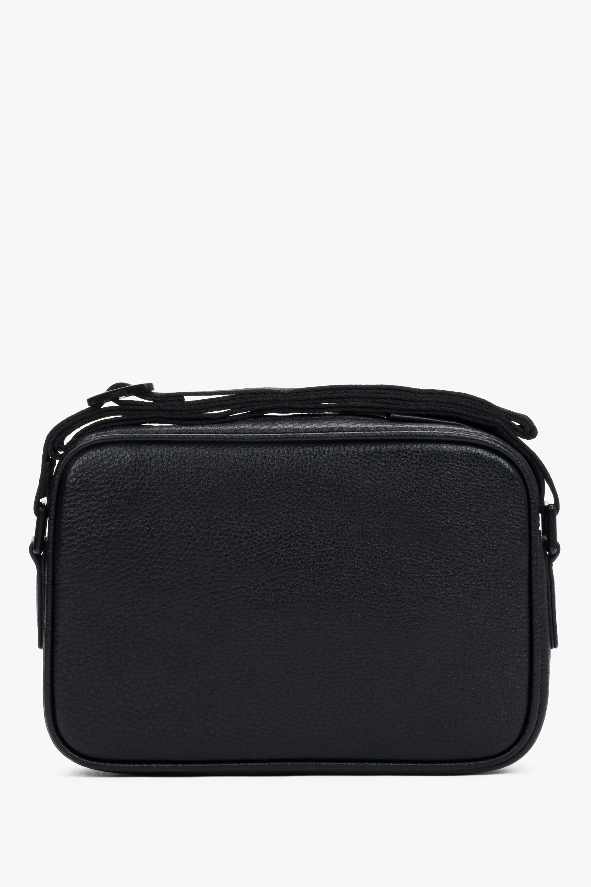 Rückansicht der kompakten schwarzen Herrentasche mit klarem, minimalistischem Design 