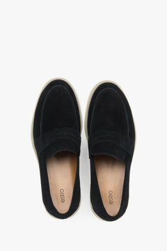 Schwarze Herren Loafer aus Premium Echtvelours von Estro – Draufsicht.