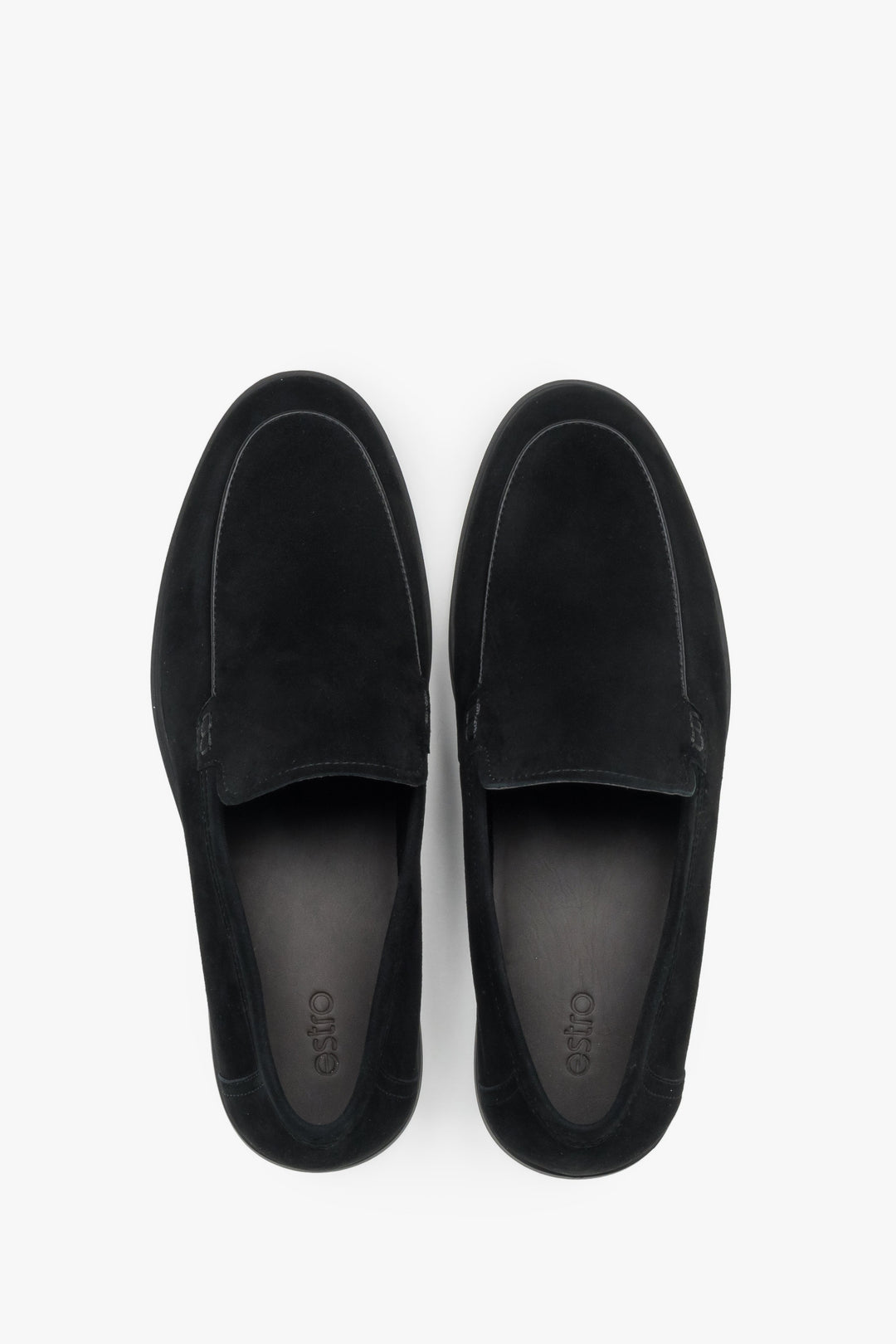 Draufsicht auf das Paar Herren-Loafer aus Natur-Velours in Schwarz.