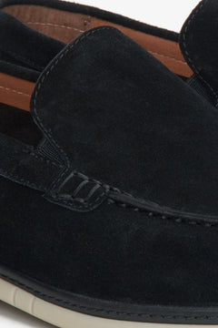 Schwarze Loafer für Herren. Obermaterial Veloursleder. Estro.