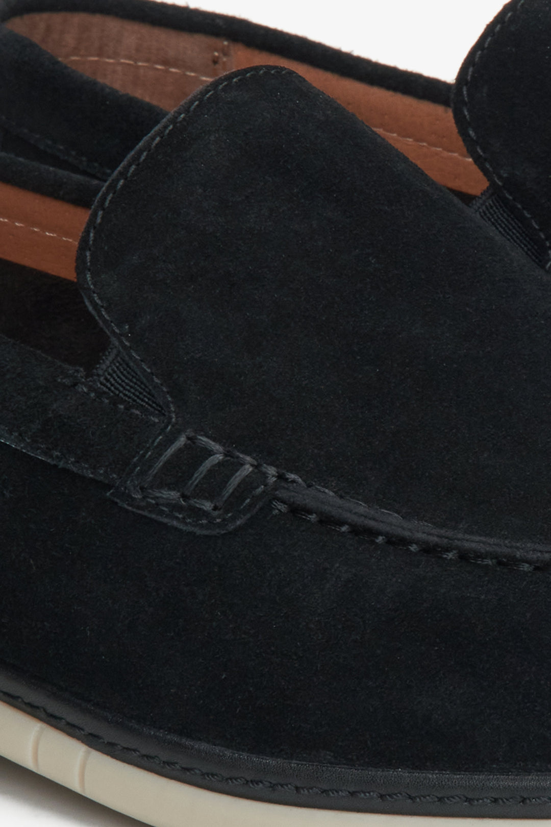 Schwarze Loafer für Herren. Obermaterial Veloursleder. Estro.