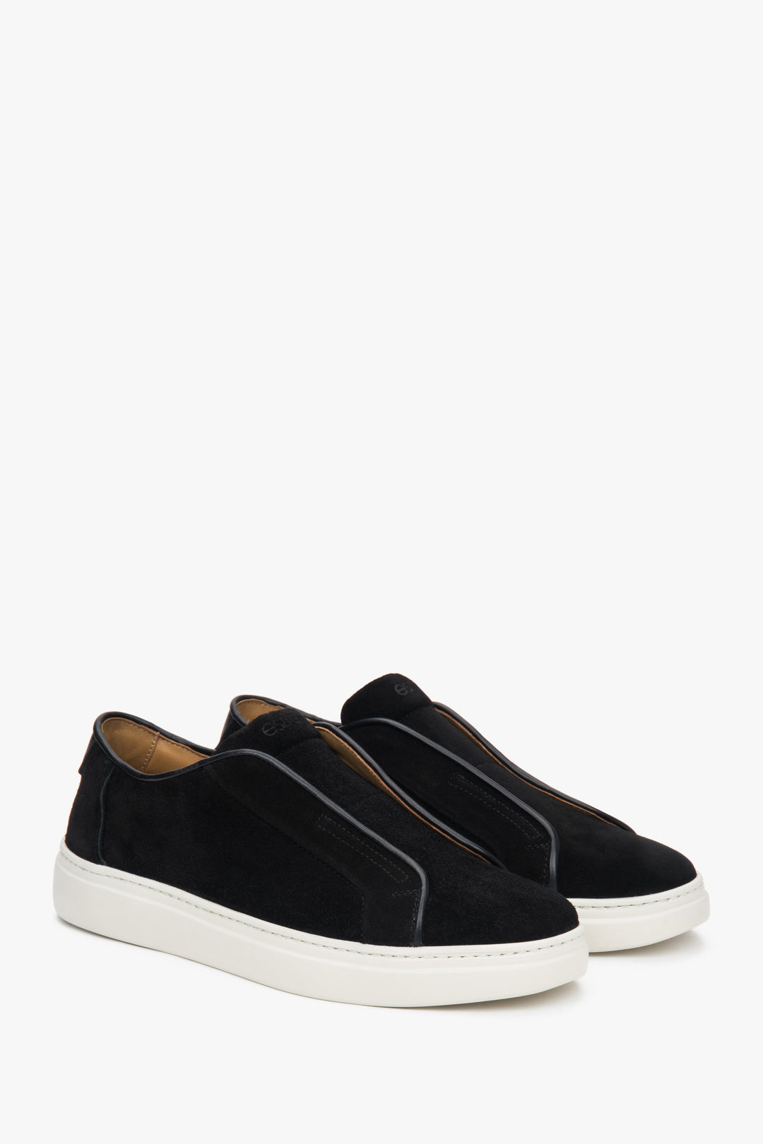 Stilvolle schwarze Herren Sneaker von Estro aus natürlichem italienischem Velours mit federnder Sohle.