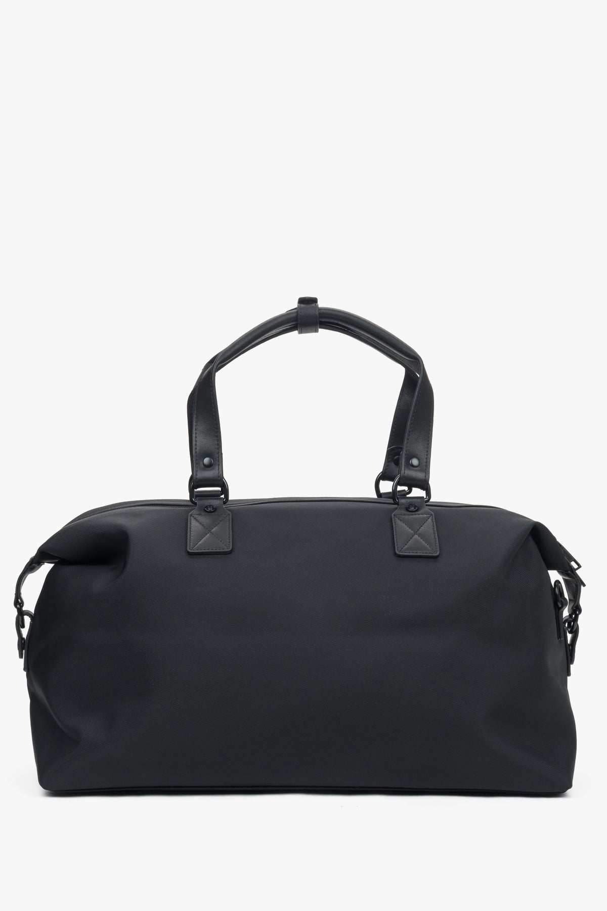 Klassische Seitenansicht der schwarzen Reisetasche im puristischen Design