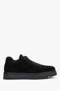 Reines Seitenprofil des linken schwarzen Herren-Sneakers aus echtem Veloursleder von Estro