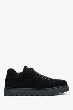 Reines Seitenprofil des linken schwarzen Herren-Sneakers aus echtem Veloursleder von Estro