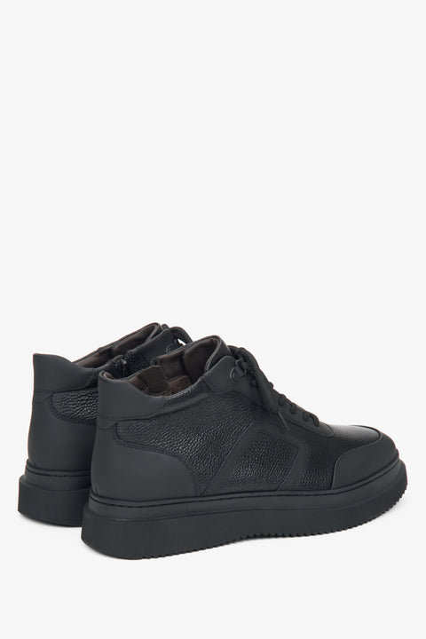 Herren-Stiefeletten aus schwarzem Echtleder mit warmer Fütterung, gefertigt von Estro – Fersenpartie.