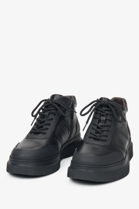 Herren-Stiefeletten aus echtem Leder in Schwarz mit gemütlicher Polsterung, designt von Estro – Schuhspitze.