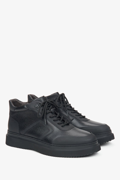 Estros Herren-Stiefeletten in Schwarz, gefertigt aus echtem Leder und gefüttert mit warmer Polsterung.
