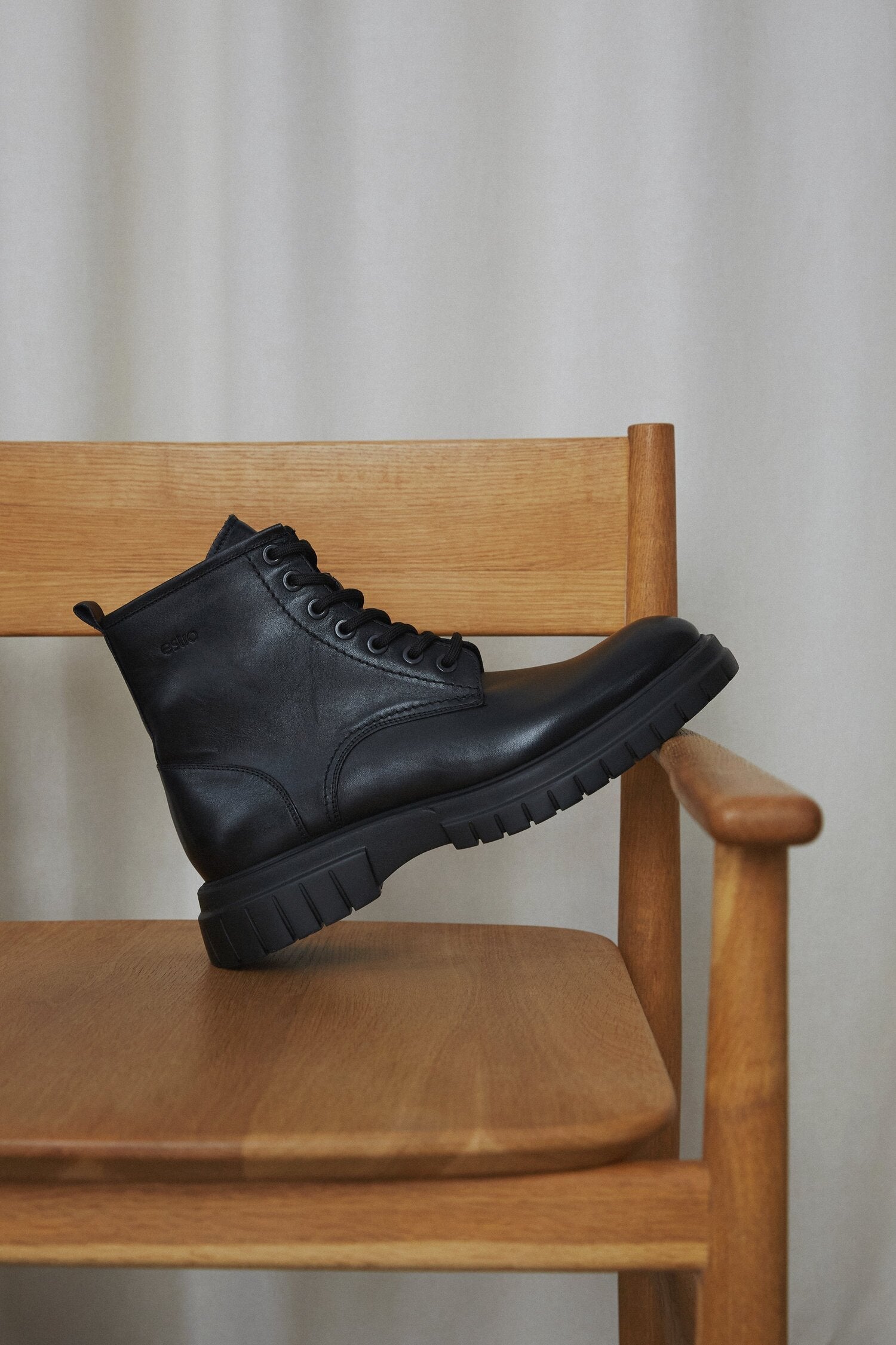 Schwarze Herren-Stiefeletten aus Leder von Estro.