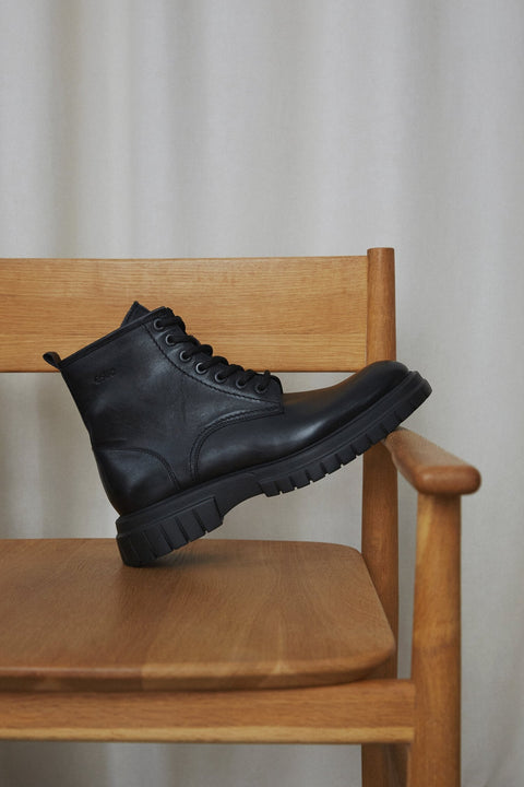 Schwarze Herren-Stiefeletten aus Leder von Estro.