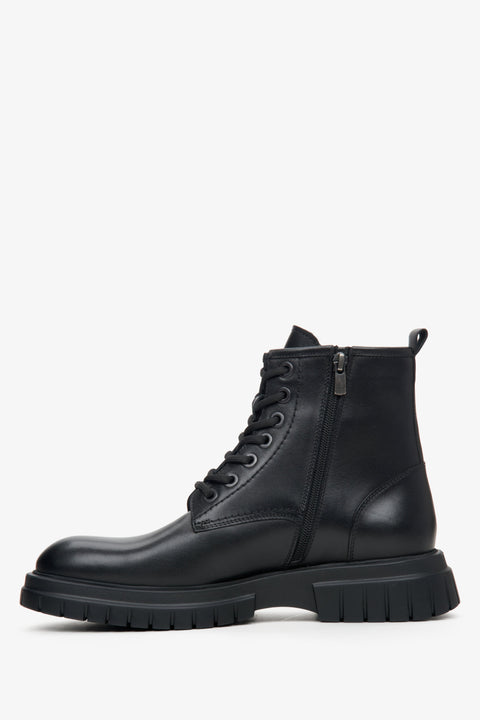 Herren-Stiefeletten aus schwarzem Leder für den Herbst von Estro – Seitenprofil des Schuhs.