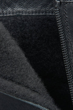 Herren-Stiefeletten für den Herbst in Schwarz von Estro – Nahaufnahme des Schuhinneren.