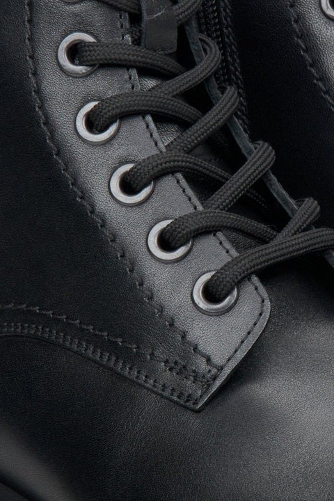 Herren-Stiefeletten in Schwarz für den Herbst von Estro – Detailansicht.