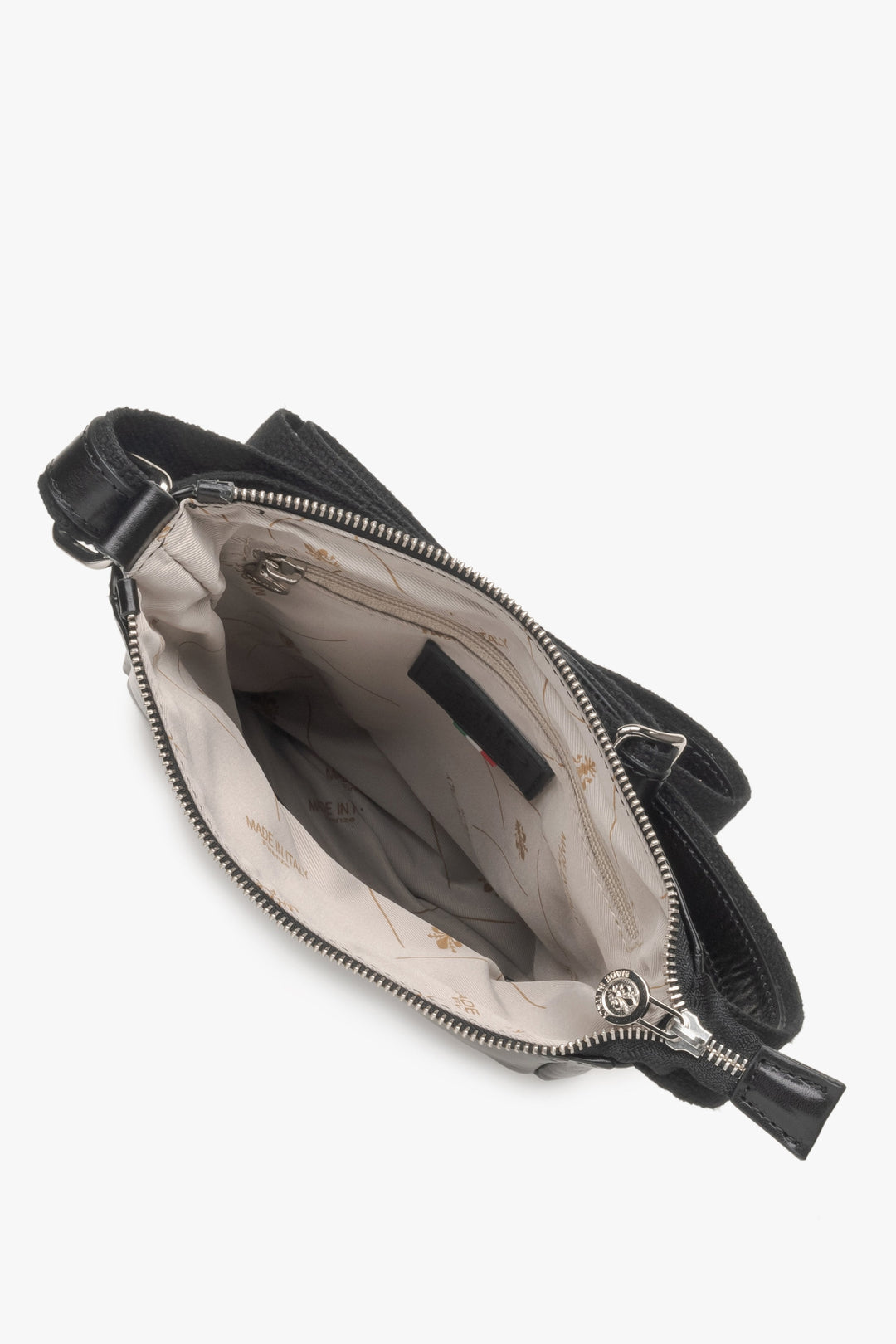 Praktische kleine schwarze Herren-Schultertasche aus hochwertigem italienischem Naturleder von Estro – Innenansicht.