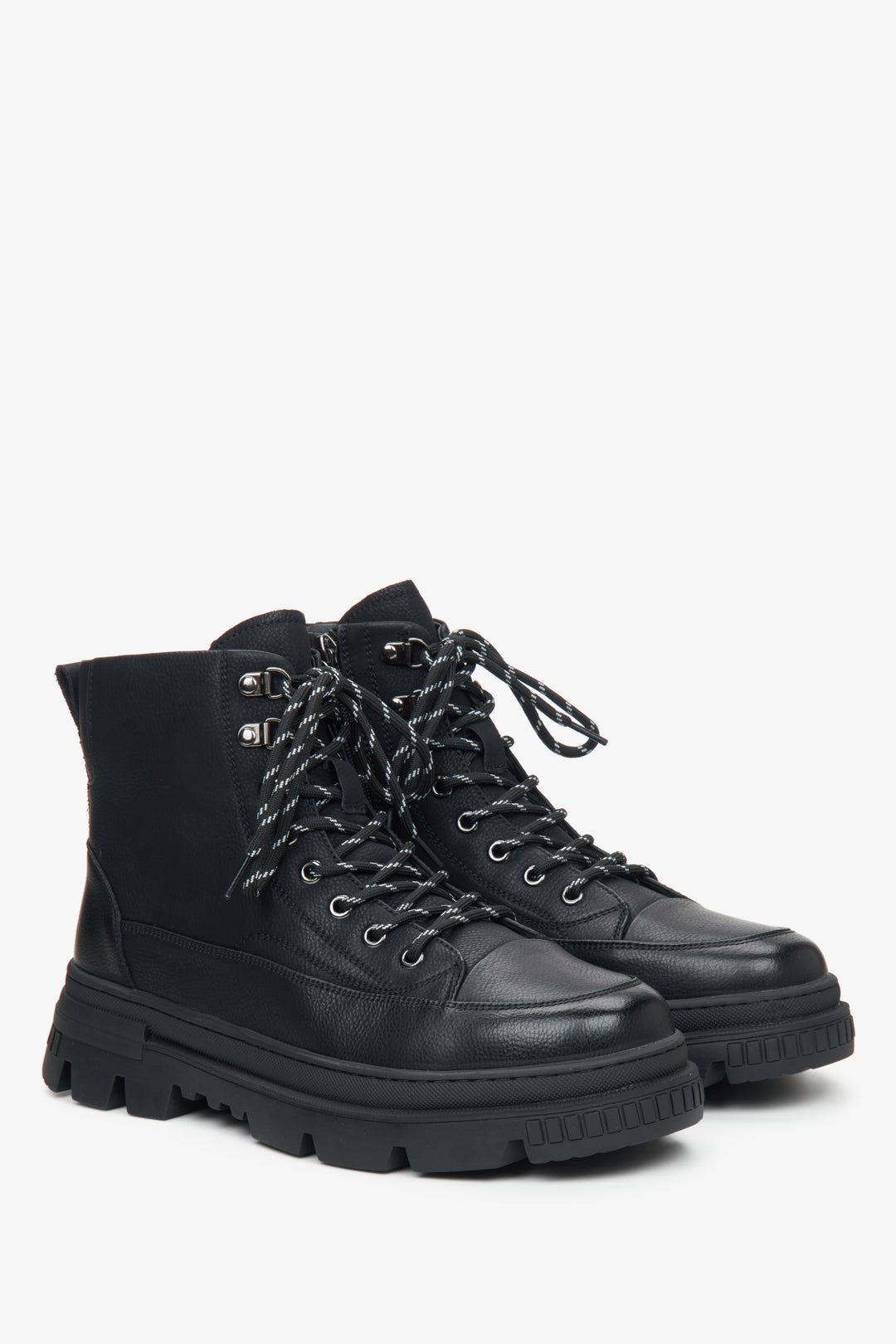 Herren-Winterstiefeletten in Schwarz mit Fellfutter und dekorativer Schnürung von Estro.