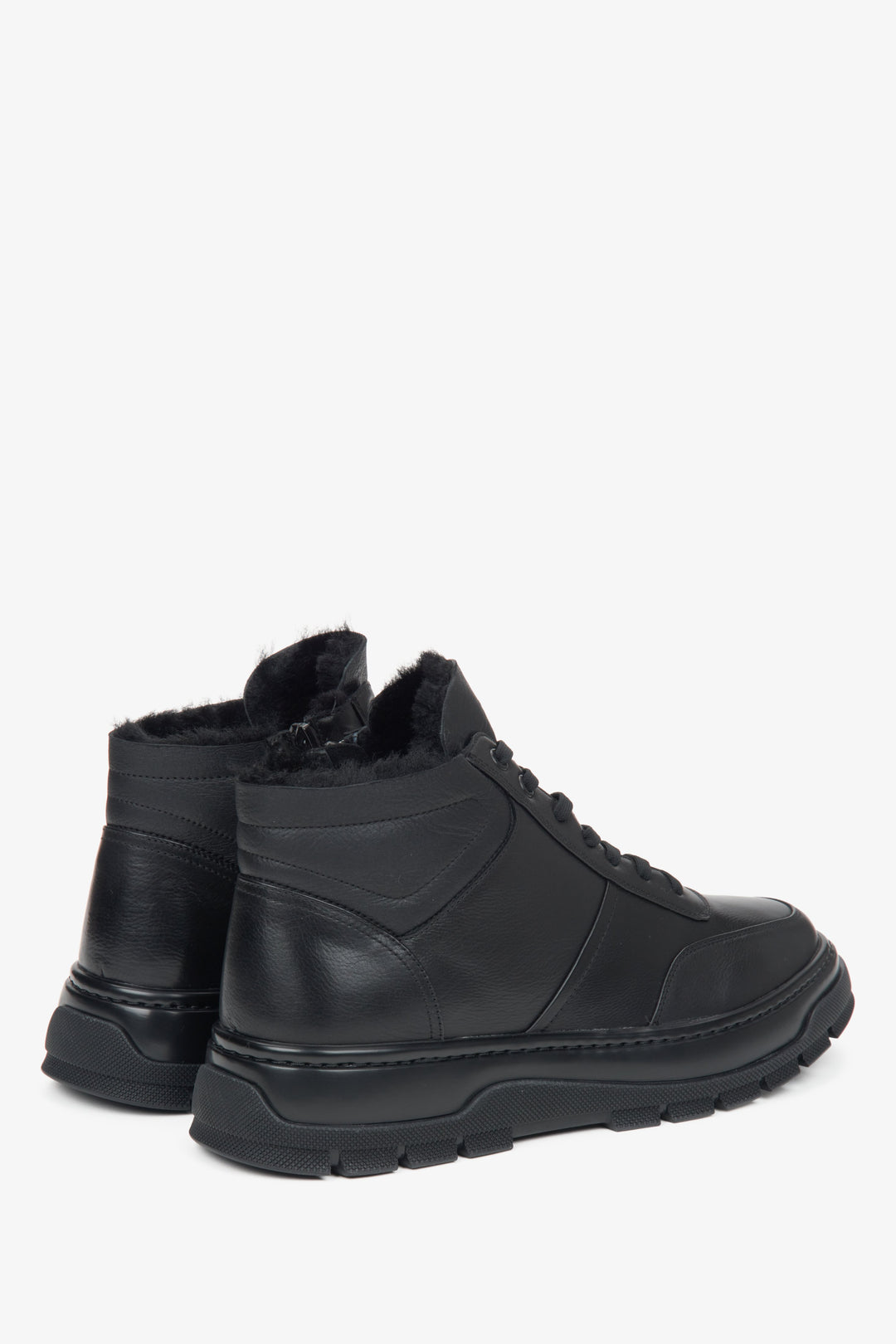 Schwarze Herren-Winterstiefeletten von Estro aus Naturleder – Rückansicht.