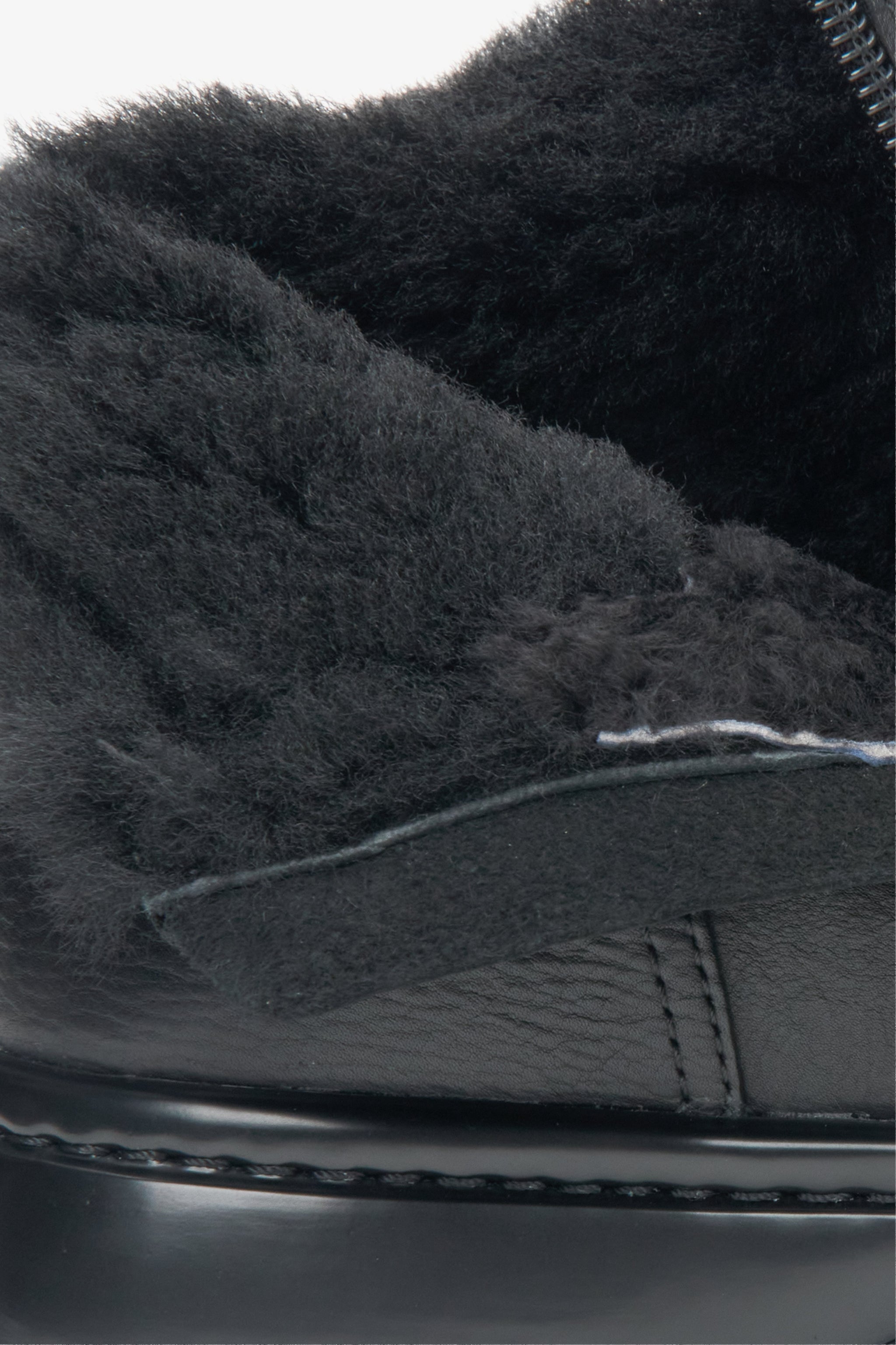 Schwarze Herren-Winterstiefeletten von Estro aus Naturleder – Nahaufnahme des Futters.