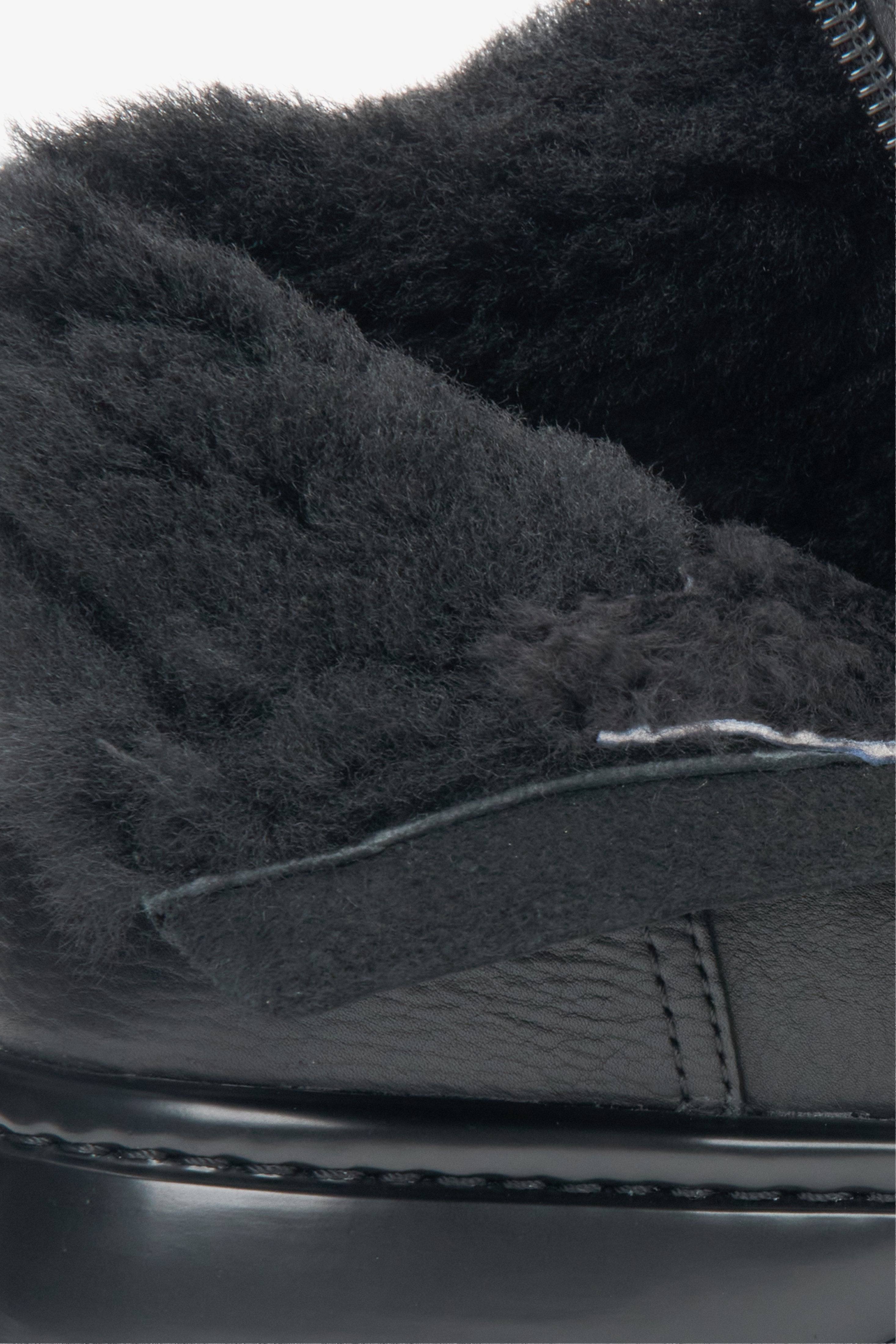 Schwarze Herren-Winterstiefeletten von Estro aus Naturleder – Nahaufnahme des Futters.