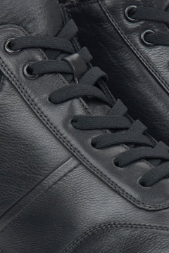 Schwarze Herren-Winterstiefeletten von Estro aus Naturleder – Nahaufnahme der Details.