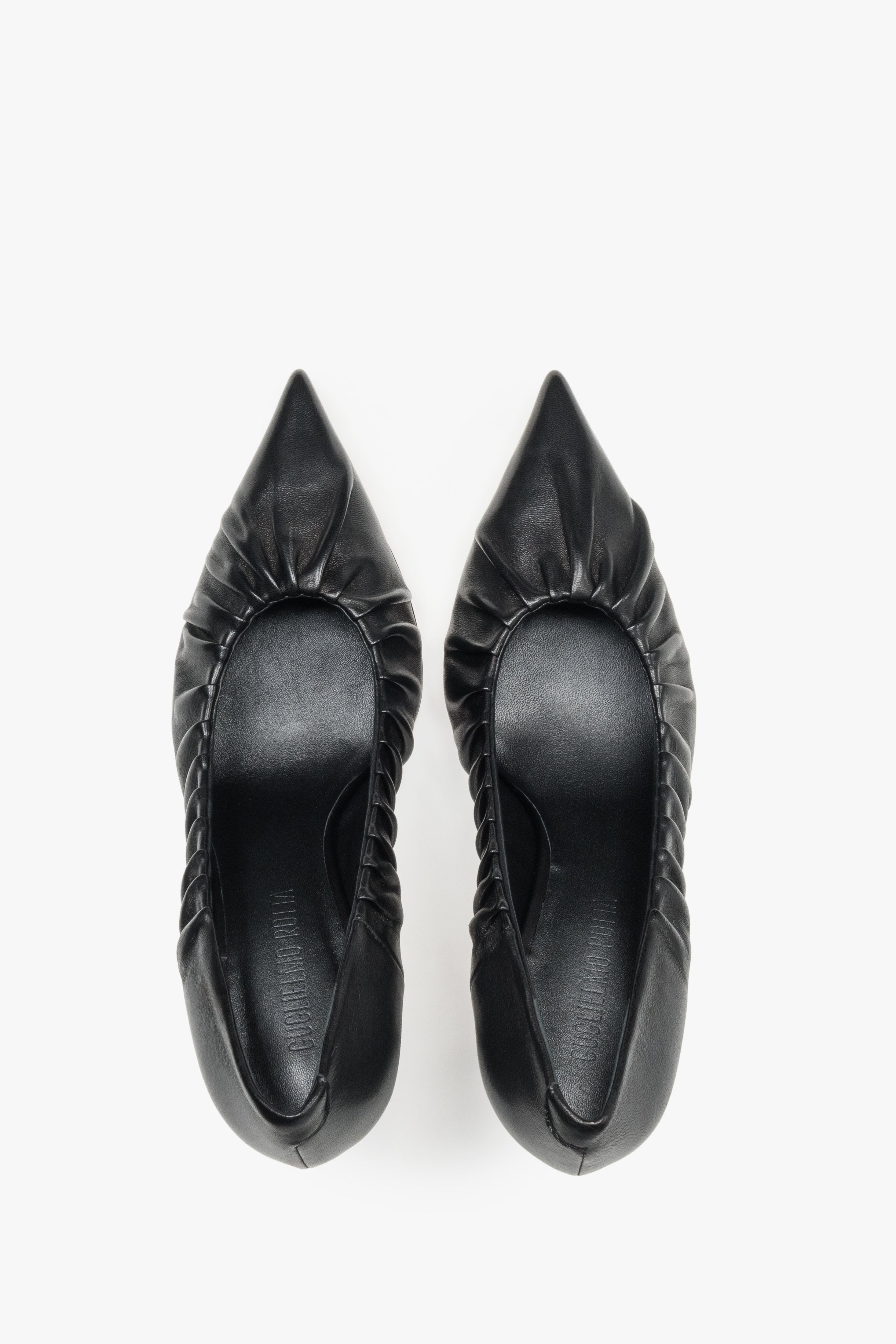 Paar schwarze High Heels von Guglielmo Rotta von oben