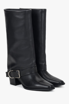 Schrägansicht des Cowboyboot-Paares zur Veranschaulichung der eckigen Zehenpartie und des Zierriemens