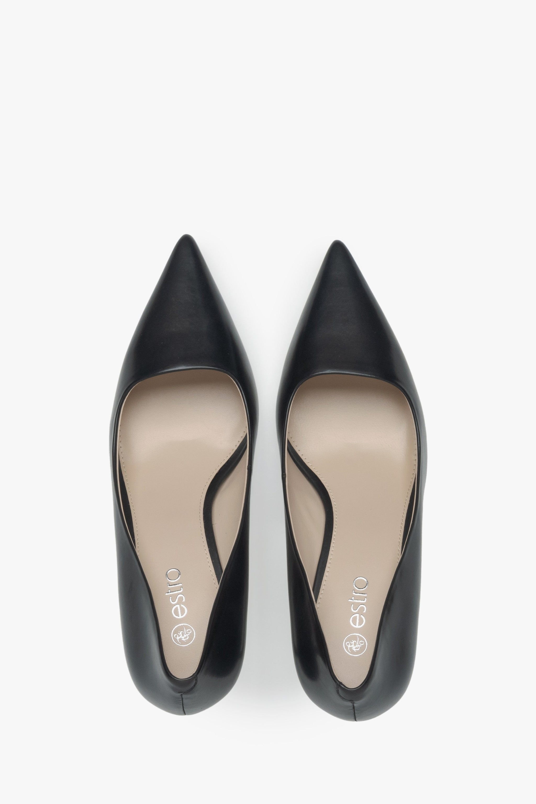 Elegante schwarze Pumps z Glattleder – ideal für das Business-Outfit. 