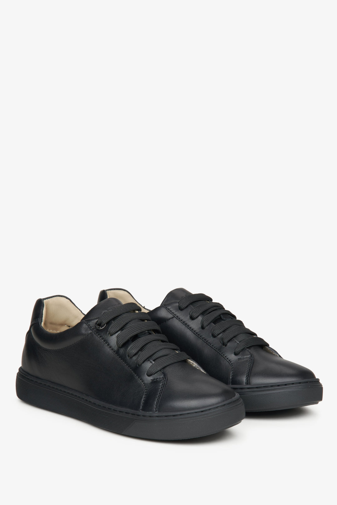 Schwarze Damen-Sneaker, gefertigt aus hochwertigem italienischem Echtleder.
