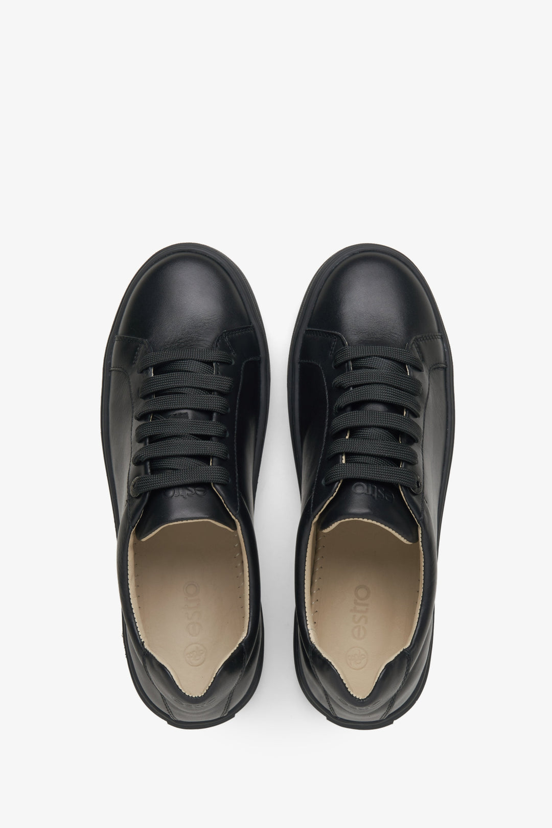 Elegante schwarze Sneaker, perfekt zur Anzughose, Jeans oder zum Sommerkleid.
