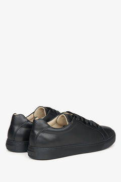 Schwarze Damen-Sneaker aus italienischem Leder.