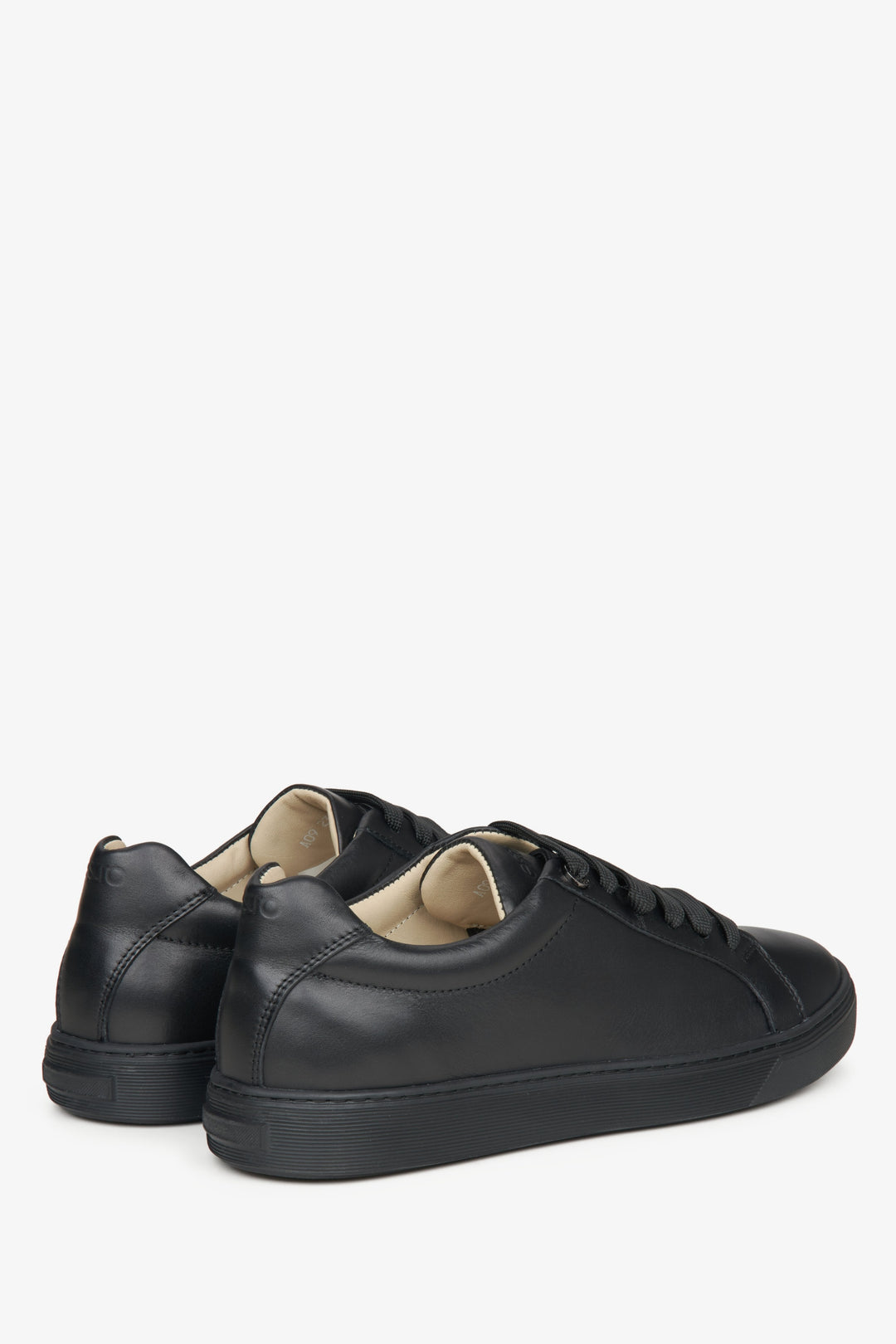 Schwarze Damen-Sneaker aus italienischem Leder.