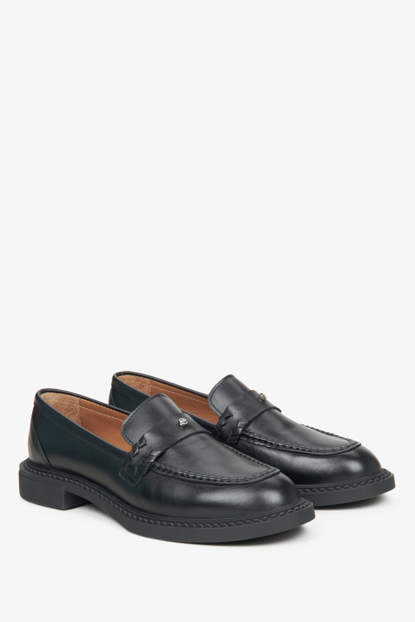 Schwarze Damen-Loafer aus italienischem Leder mit eleganter Diamantverzierung.