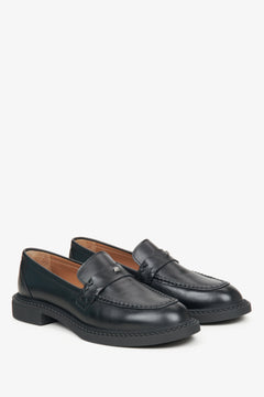 Schwarze Damen-Loafer aus italienischem Leder mit eleganter Diamantverzierung.
