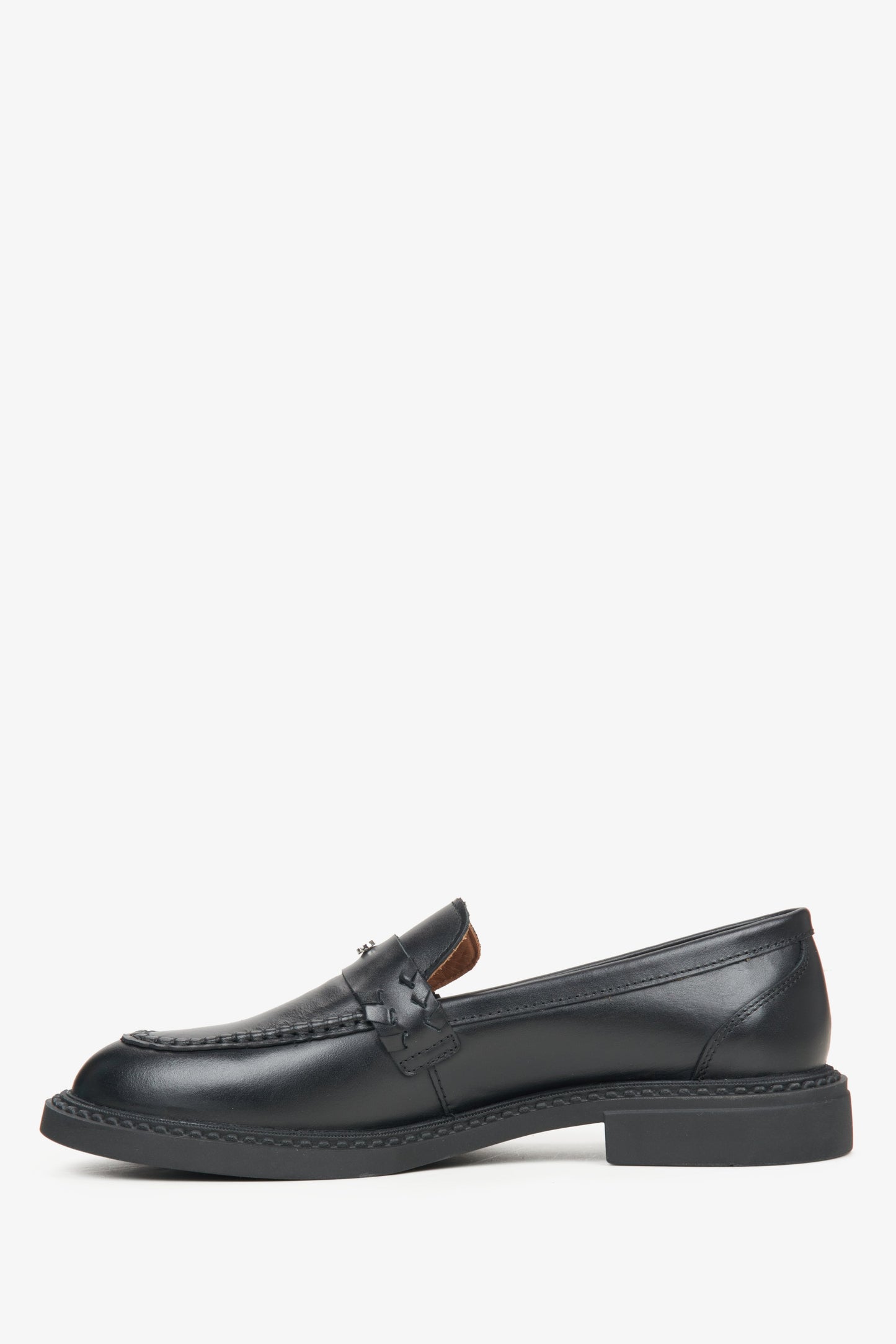 Damen Loafer aus schwarzem Leder.