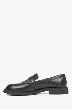 Damen Loafer aus schwarzem Leder.