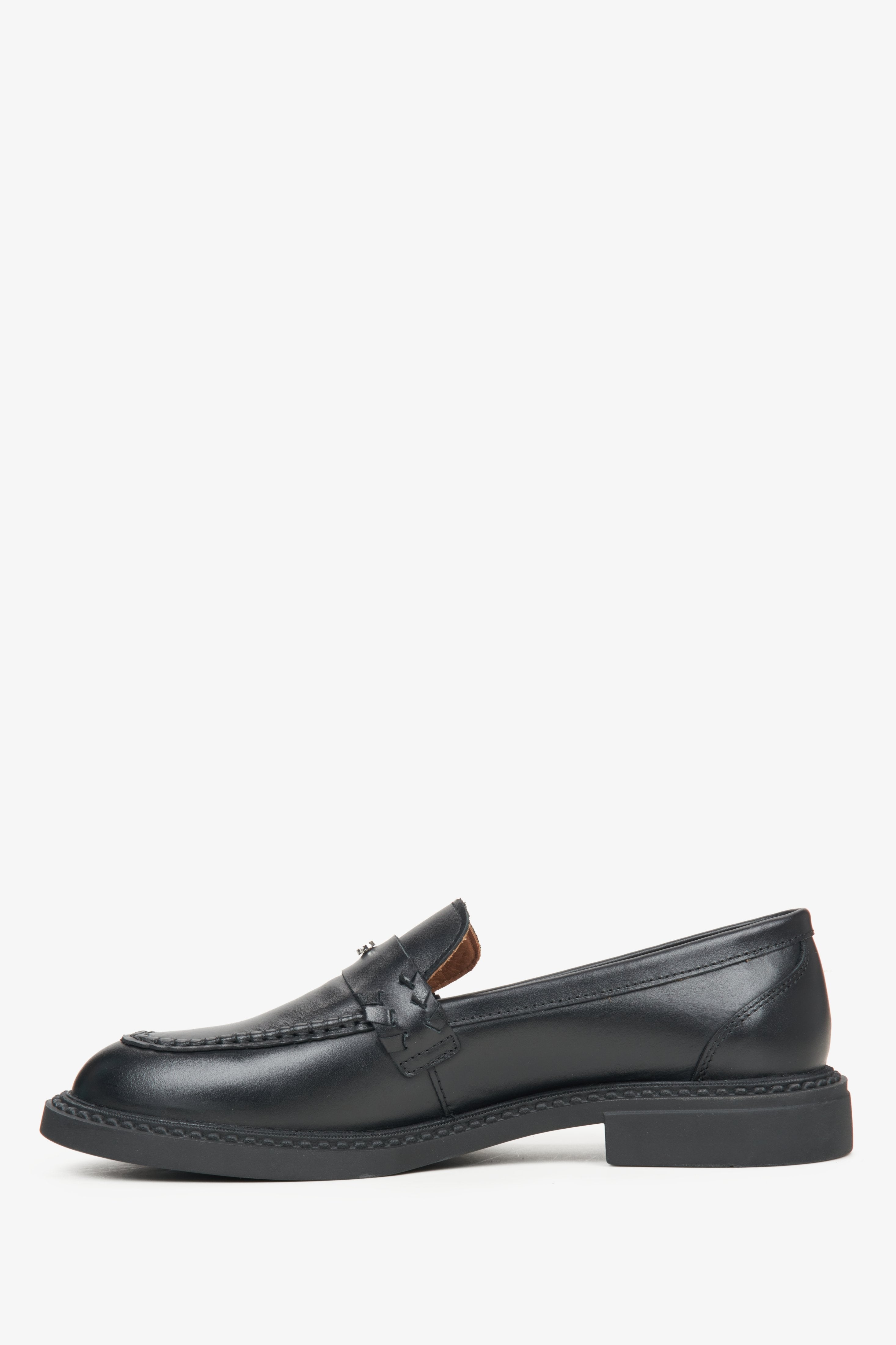 Damen Loafer aus schwarzem Leder.