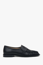 Schwarze Lederloafer für Damen mit dekorativer Raffung Estro ER00117193.