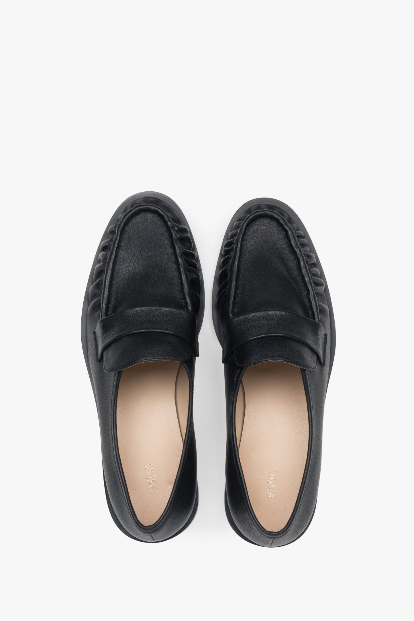 Vielseitige Damen-Loafer in Schwarz von Estro aus Naturleder mit dekorativer Raffungb.