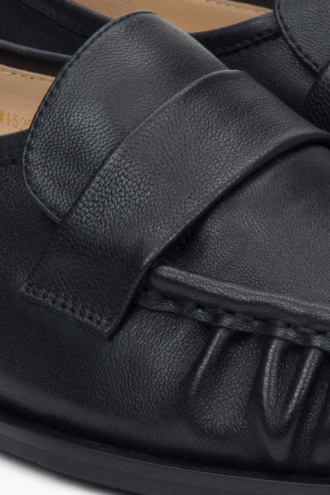 Damen-Loafer in Schwarz von Estro aus Naturleder (Detailansicht).