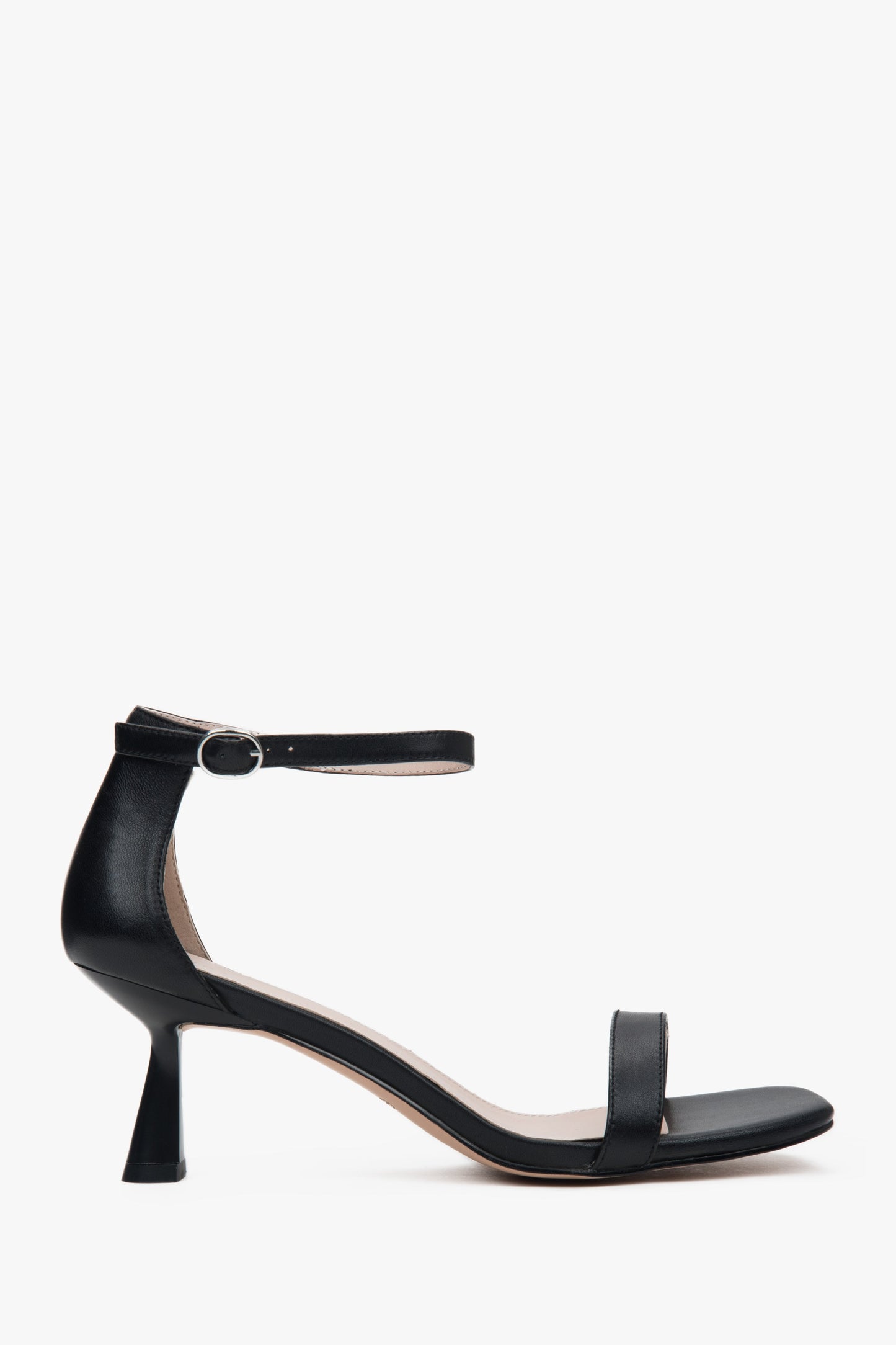 Schwarze Ledersandalen für Damen mit robustem Trichterabsatz Estro ER00116985.