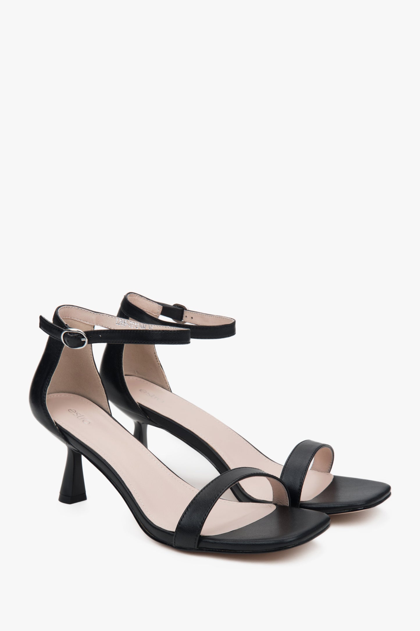 Schwarze Damen-Sandalen von Estro aus echtem Leder, auf einem stilvollen und bequemen Trichterabsatz.