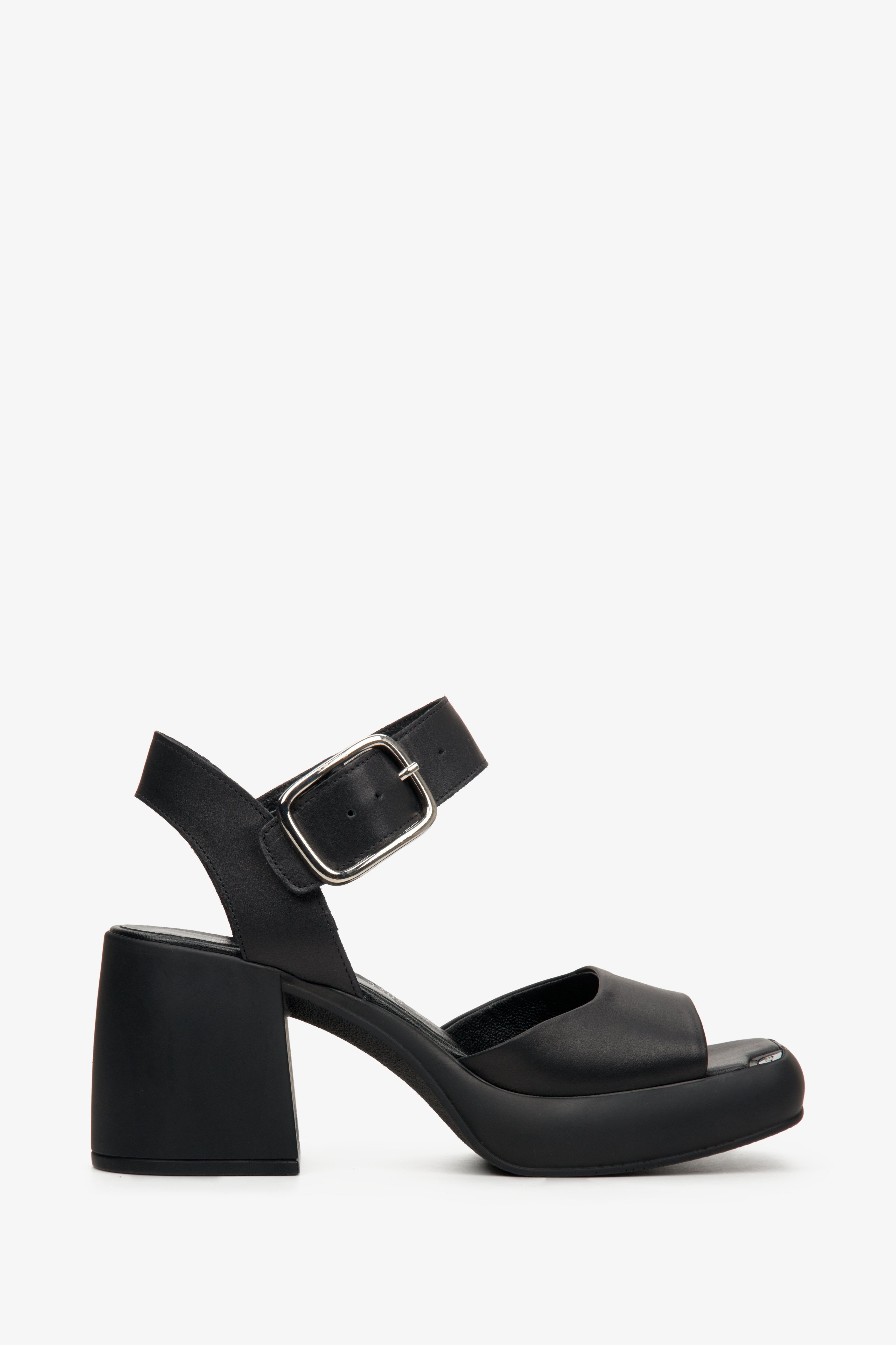 Schwarze Ledersandalen mit Absatz für Damen Estro ER00115155.