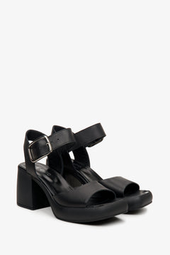 Damen Ledersandalen in Schwarz mit Absatz.