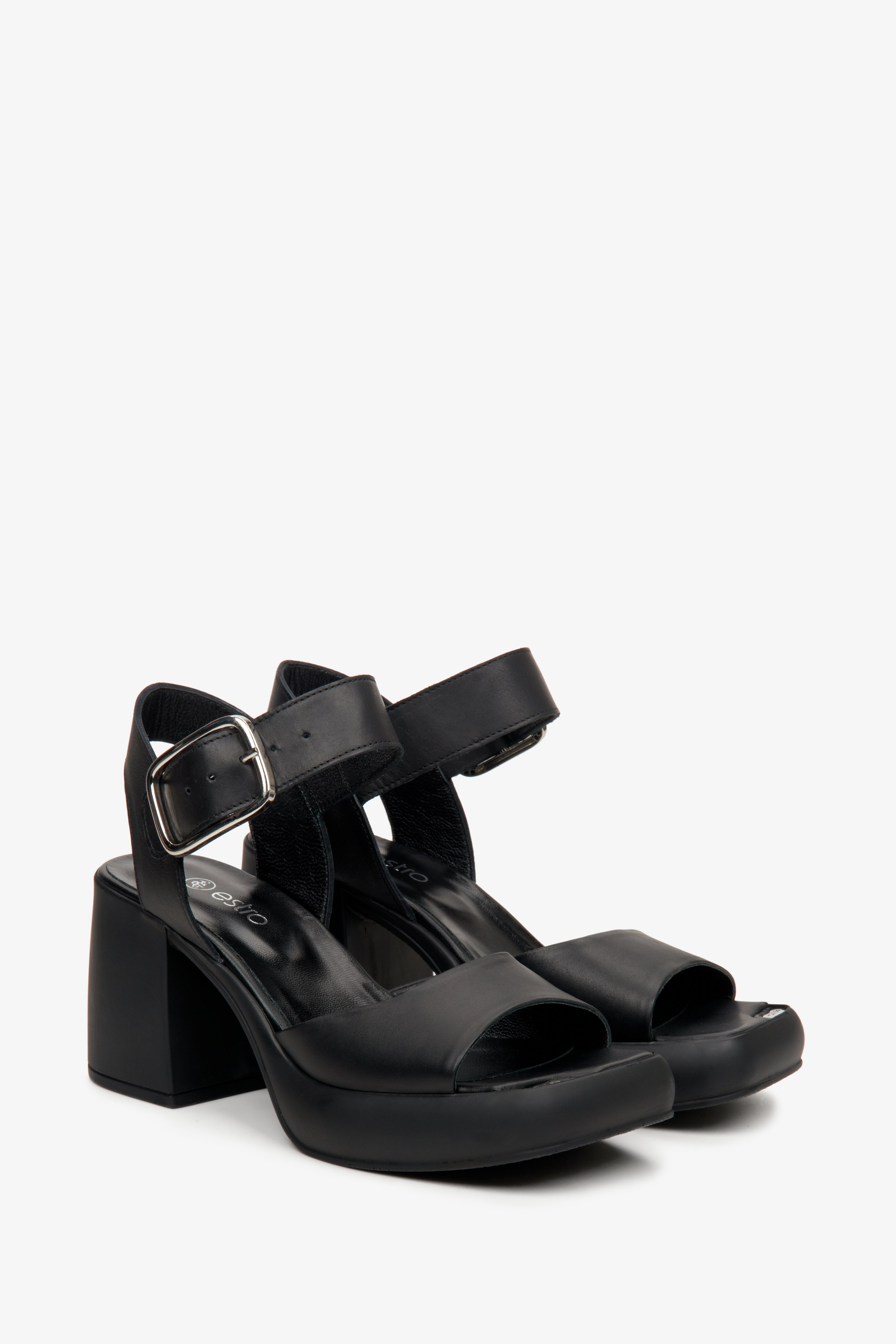 Damen Ledersandalen in Schwarz mit Absatz.