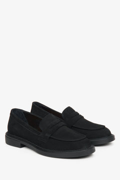 Detailaufnahme der eleganten Raffung und klassischen Silhouette der Loafer Estro ER00114532