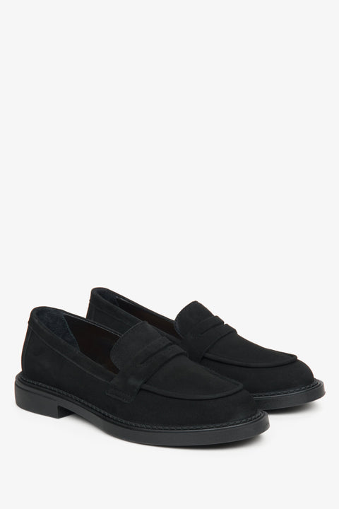 Detailaufnahme der eleganten Raffung und klassischen Silhouette der Loafer Estro ER00114532